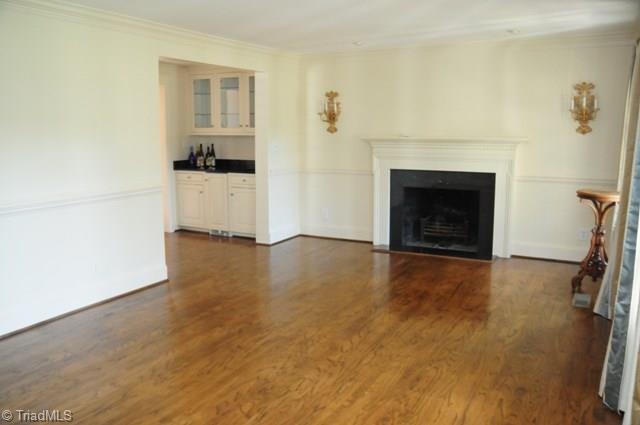 801 Roslyn Road Winston-Salem, NC 27104 - Photo 10 of 13 Living Room