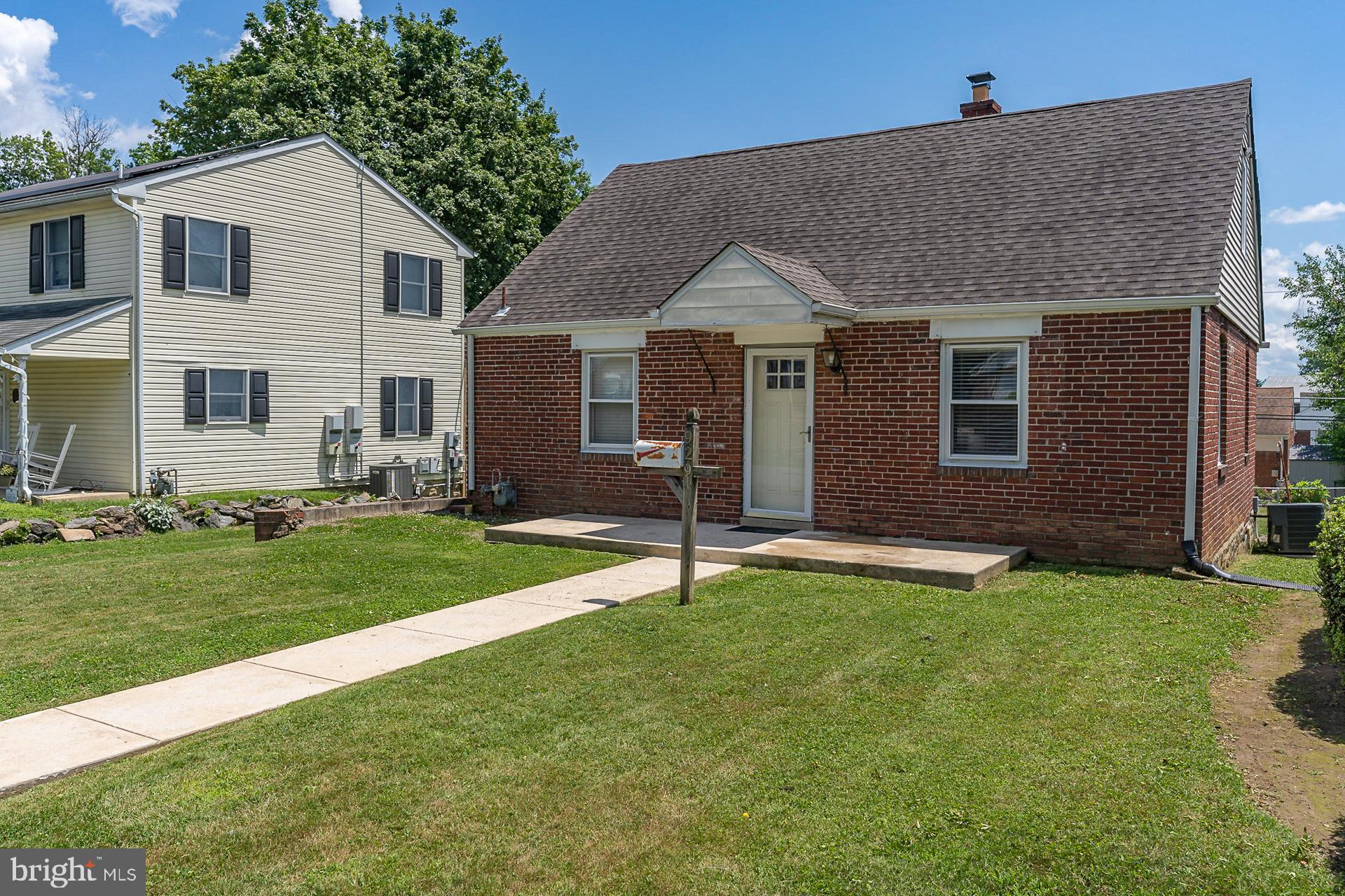 929 Thornton Road Boothwyn, PA 19061 - Photo 4 of 36 Front view NW
