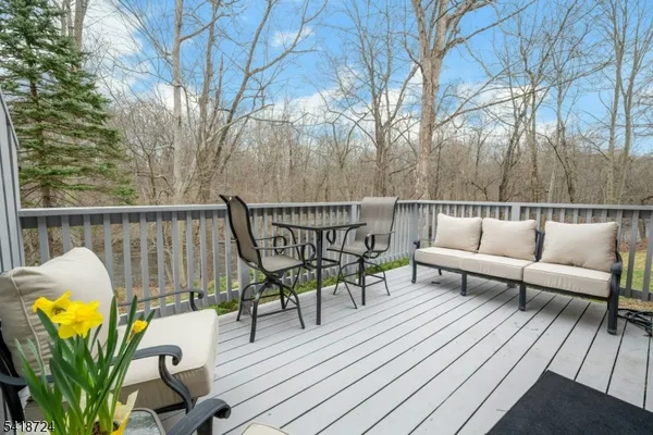 $840,000 | 30 Coachlight Drive, Chatham, NJ 07928