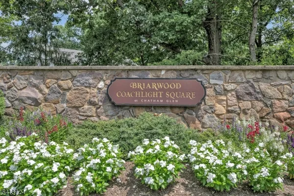 $840,000 | 30 Coachlight Drive, Chatham, NJ 07928