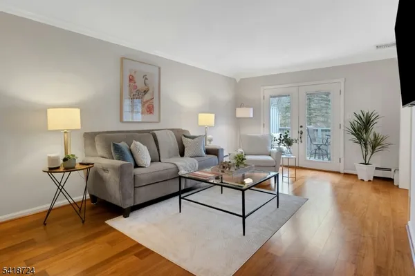 $840,000 | 30 Coachlight Drive, Chatham, NJ 07928