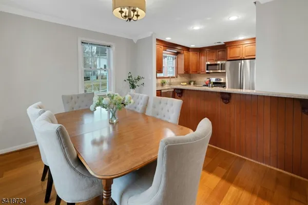 $840,000 | 30 Coachlight Drive, Chatham, NJ 07928