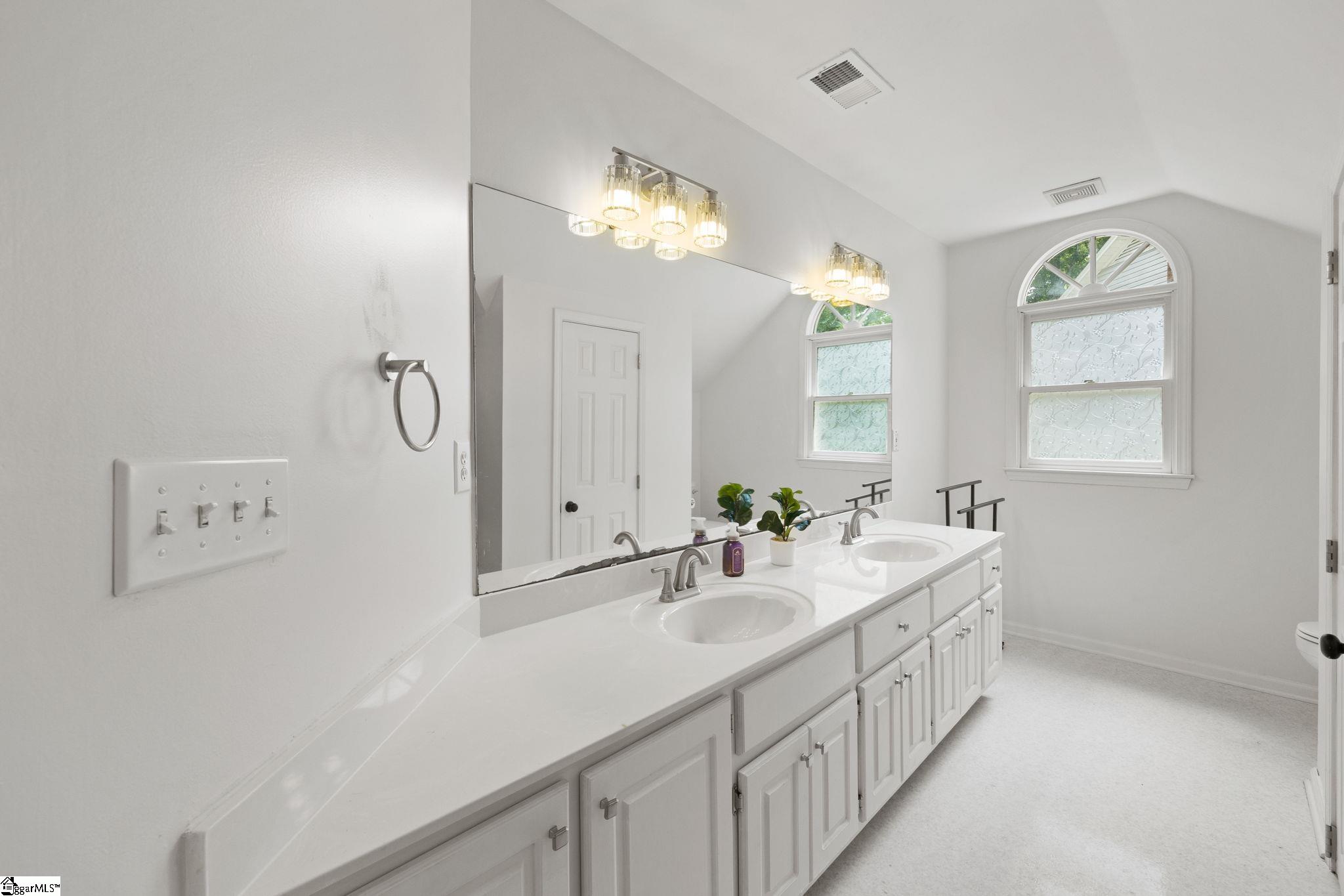103 Harpers Ferry Court Simpsonville, SC 29681 - Photo 16 of 38
