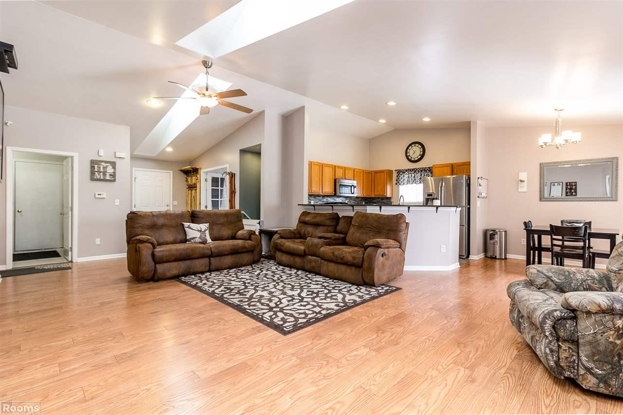 52204 Rivard Road New Baltimore, MI 48047 - Photo 4 of 22 31339528-3.JPG