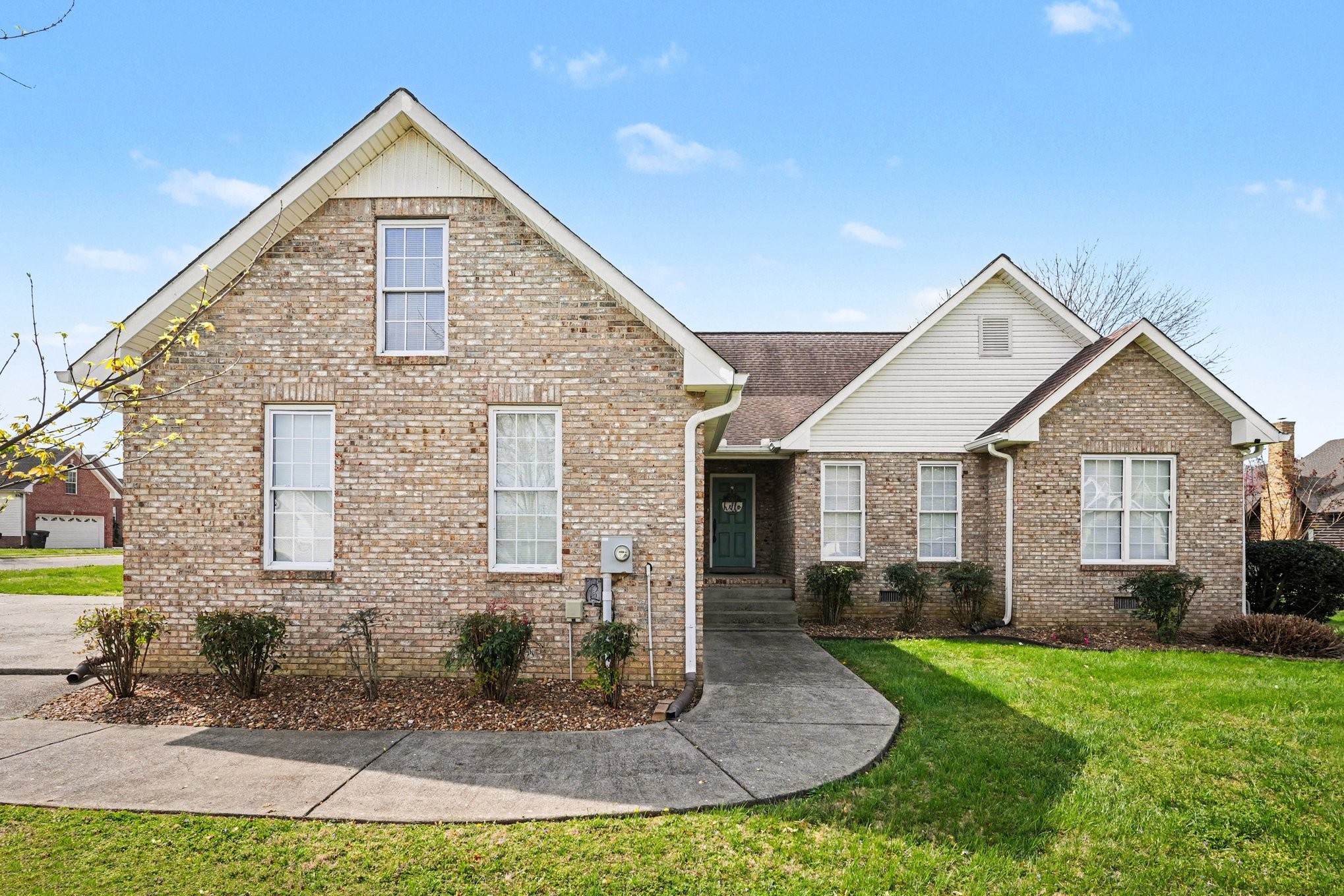 161 Fieldstone Lane Springfield, TN 37172 - Photo 1 of 26 a front view of a house with garden