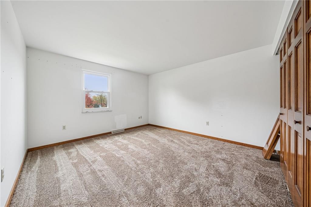 214 Ridgeview Drive Wexford, PA 15090 - Photo 32 of 43 an empty room with a bench