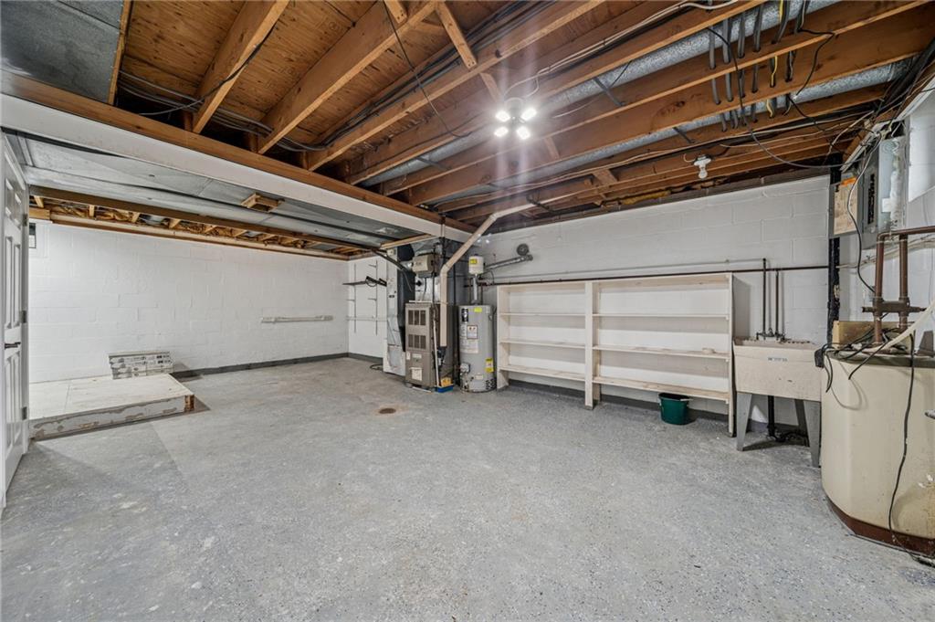 214 Ridgeview Drive Wexford, PA 15090 - Photo 34 of 43 a view of room with walk in closet