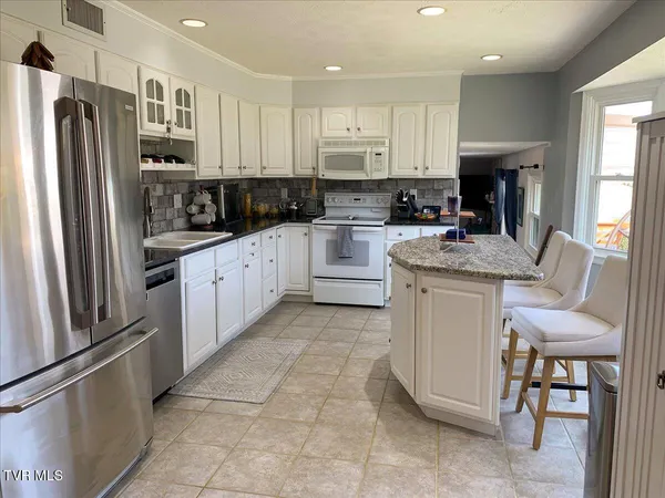$3,000 | 601 Meadow Lane, Unit 6, Kingsport, TN 37663