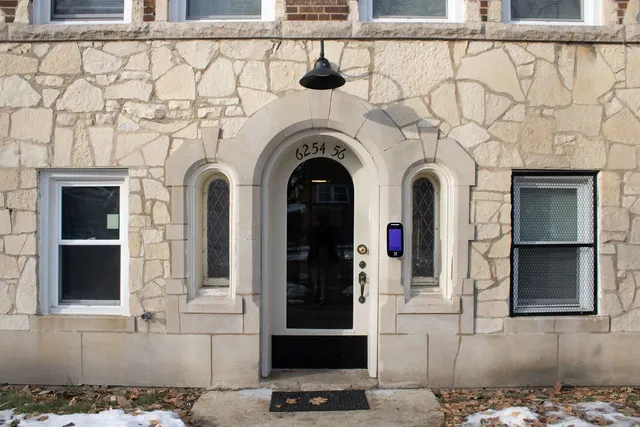 $1,795 | 6254 North Whipple Street, Unit G, Chicago, IL 60659