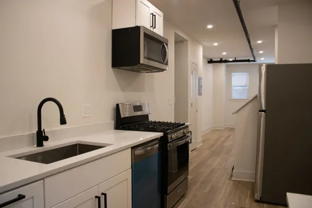 $1,795 | 6254 North Whipple Street, Unit G, Chicago, IL 60659