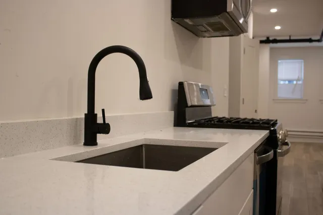 $1,795 | 6254 North Whipple Street, Unit G, Chicago, IL 60659