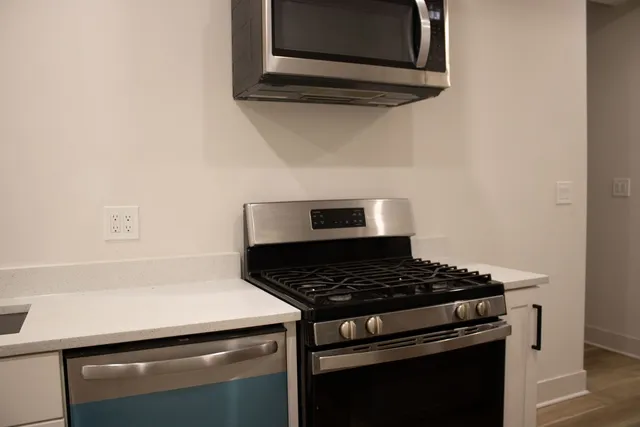 $1,795 | 6254 North Whipple Street, Unit G, Chicago, IL 60659