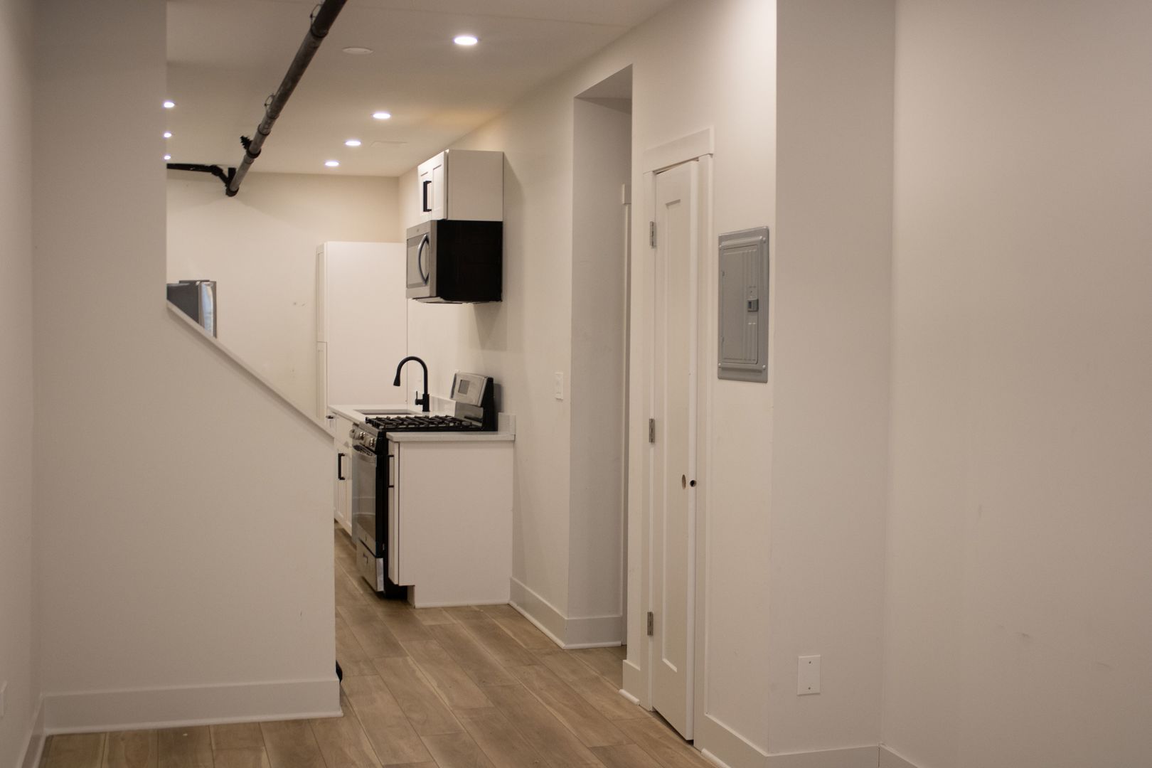 6254 North Whipple Street, Unit G Chicago, IL 60659 - Photo 7 of 12