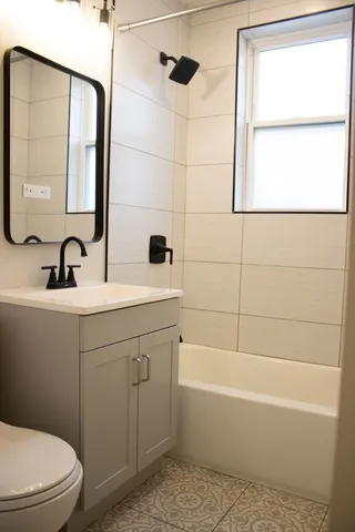 $1,795 | 6254 North Whipple Street, Unit G, Chicago, IL 60659