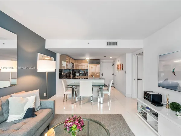 $6,750 | 6801 Collins Avenue, Unit 1208, Miami Beach, FL 33141