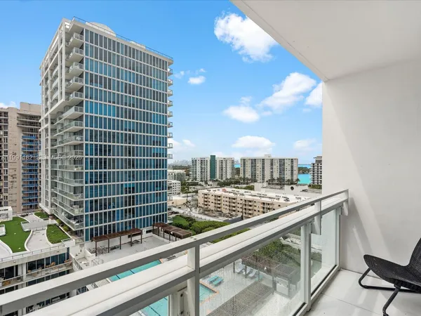 $6,750 | 6801 Collins Avenue, Unit 1208, Miami Beach, FL 33141