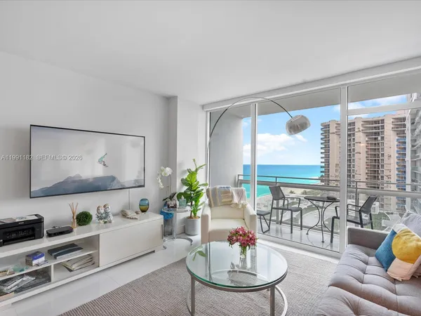 $6,750 | 6801 Collins Avenue, Unit 1208, Miami Beach, FL 33141