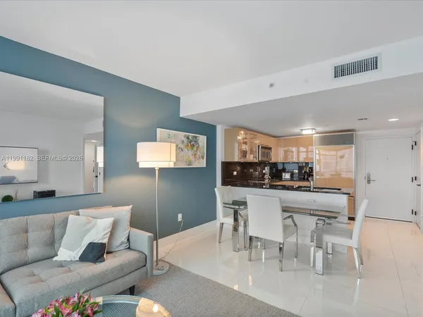 $6,750 | 6801 Collins Avenue, Unit 1208, Miami Beach, FL 33141