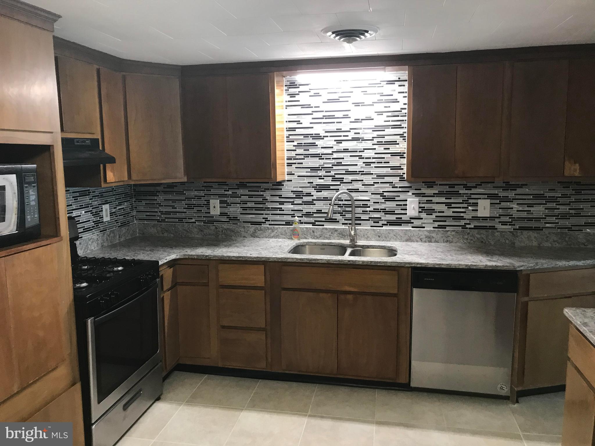 16 Patapsco Road Linthicum Heights, MD 21090 - Photo 20 of 43 Kitchen