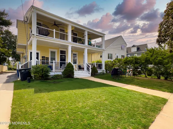 a front view of house with yard