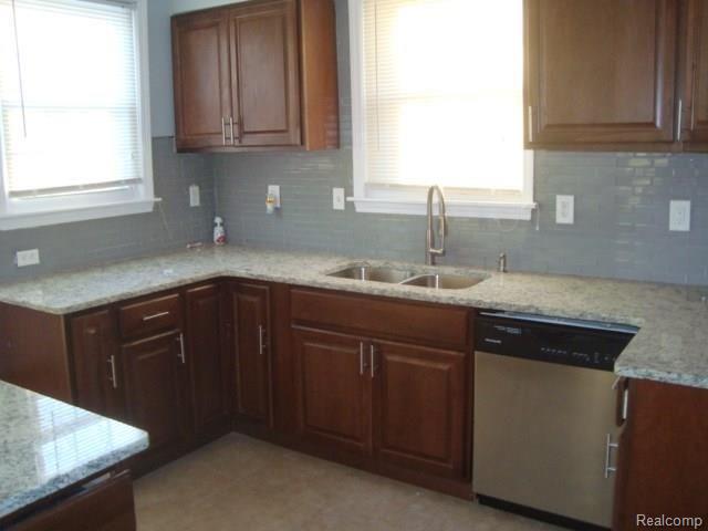 14054 Rutland Street Detroit, MI 48227 - Photo 7 of 24 026.JPG