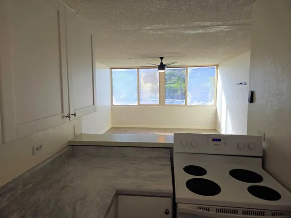 $2,000 | 111 Kahului Beach Road, Unit D102, Kahului, HI 96732