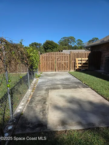 $515,000 | 2437 Oakcrest Lane, West Melbourne, FL 32904