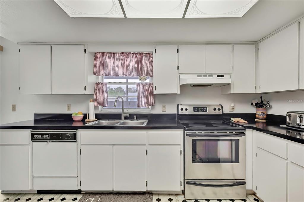 11323 Elgin Boulevard Spring Hill, FL 34608 - Photo 8 of 33