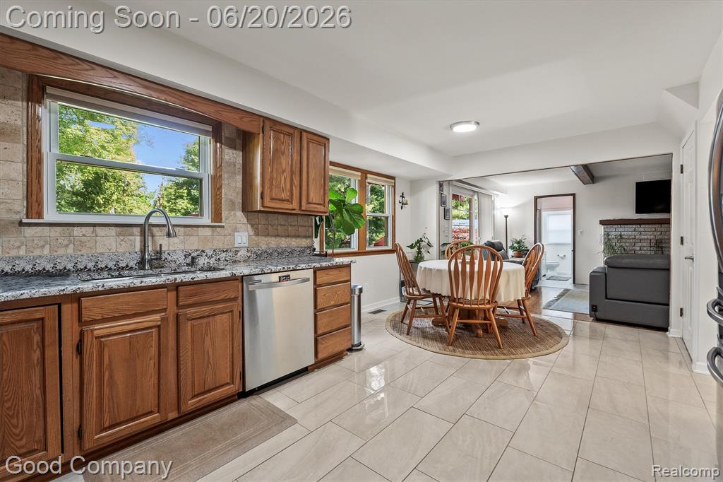 833 Cobblestone Drive Rochester Hills, MI 48309 - Photo 5 of 27