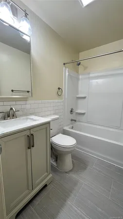 $2,185 | 27 East Main Street, Unit 6, Beacon, NY 12508