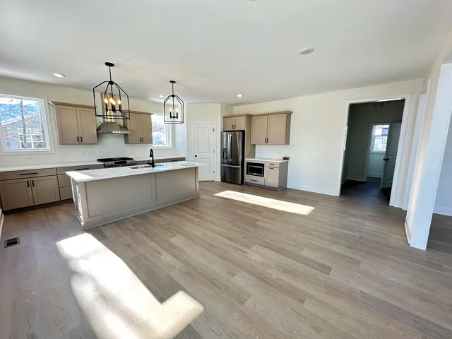 $639,900 | 8206 Eagle Peak Drive, Jenison, MI 49428