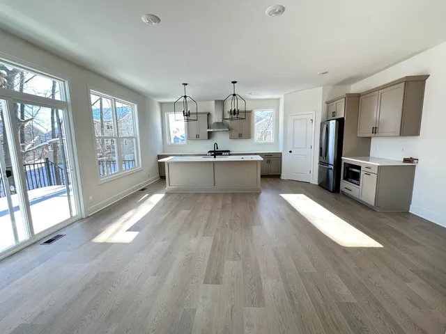 $639,900 | 8206 Eagle Peak Drive, Jenison, MI 49428