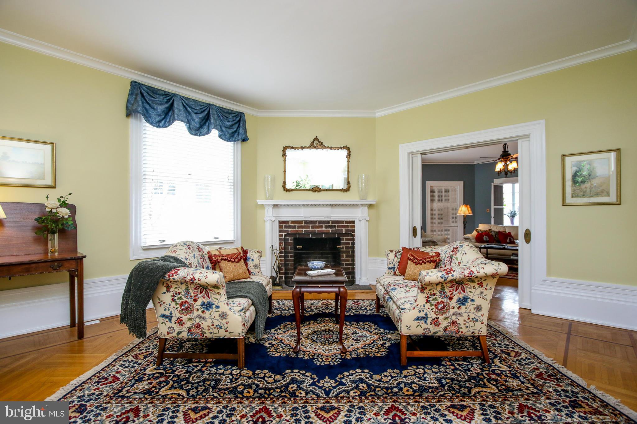 4902 Roland Avenue Baltimore, MD 21210 - Photo 6 of 30 Living Room