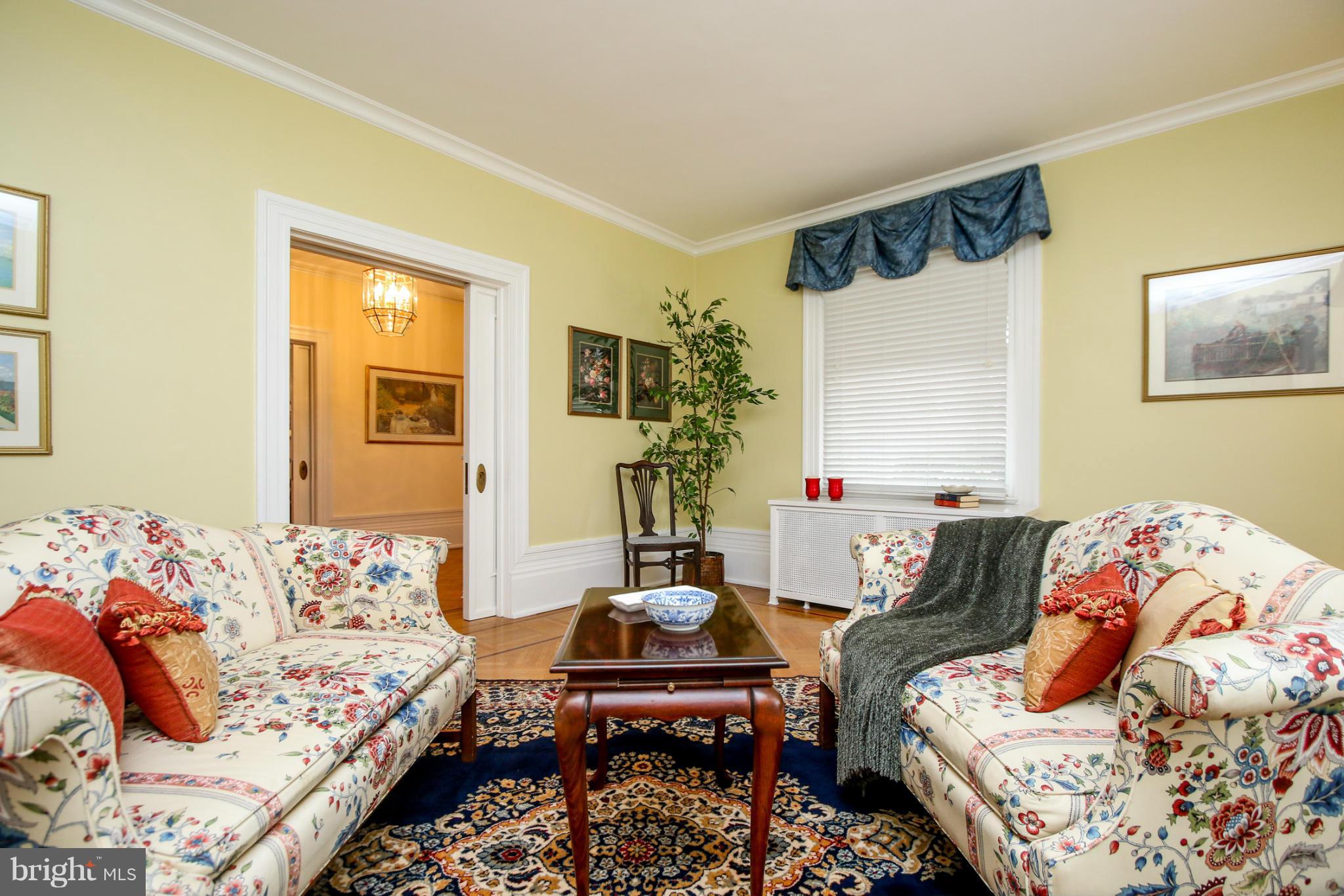 4902 Roland Avenue Baltimore, MD 21210 - Photo 7 of 30 Living Room