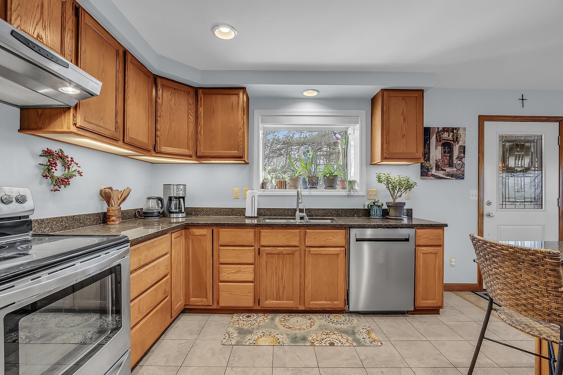 644 Borough Road Pembroke, NH 03275 - Photo 4 of 36