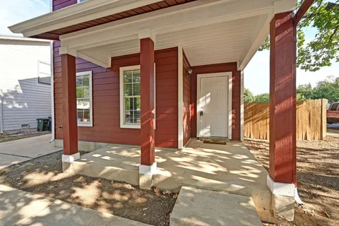 $325,000 | 1400 Geoffs Drive, Austin, TX 78748