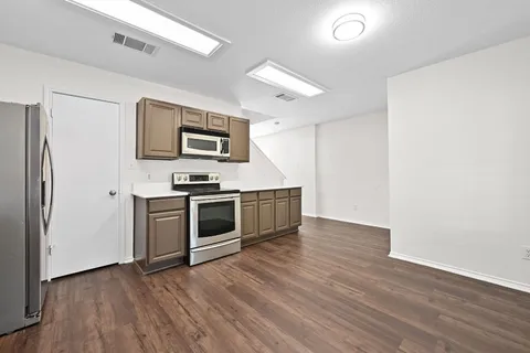 $325,000 | 1400 Geoffs Drive, Austin, TX 78748