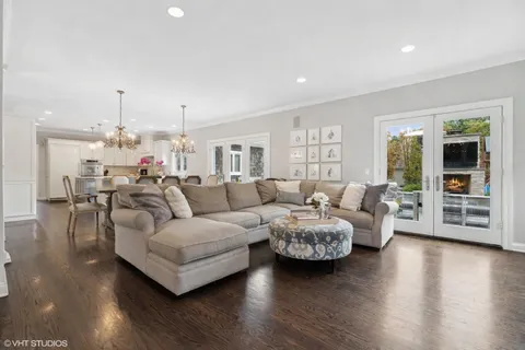 $1,790,000 | 685 Pine Court, Lake Bluff, IL 60044