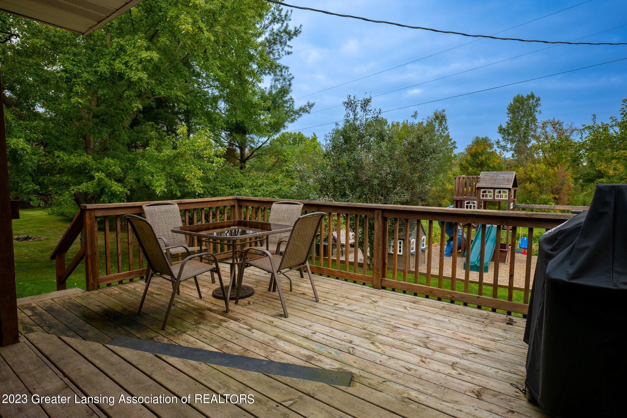 5190 Houston Road Eaton Rapids, MI 48827 - Photo 22 of 33 Deck