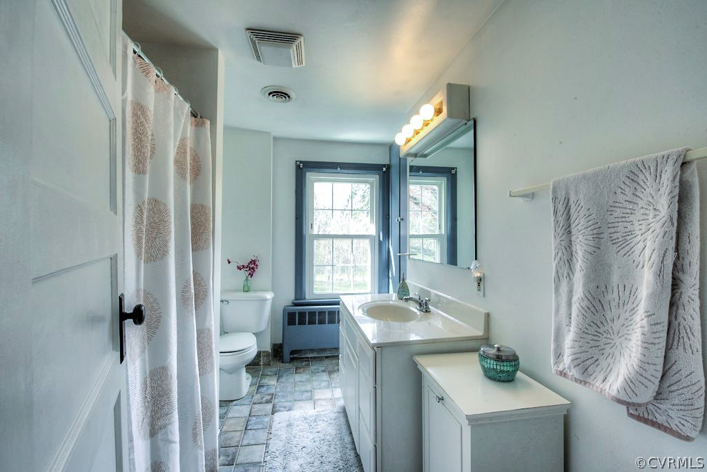 4917 Factory Mill Road Maidens, VA 23102 - Photo 29 of 42 Bathroom with tub and shower