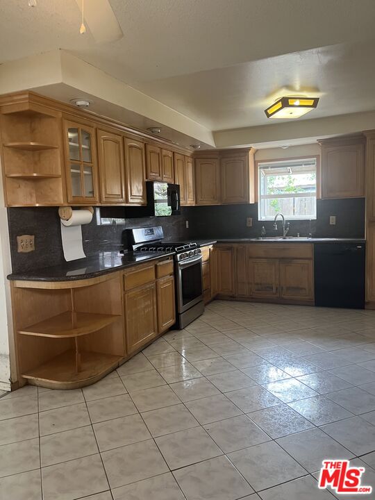 786 Royal Avenue Simi Valley, CA 93065 - Photo 2 of 3