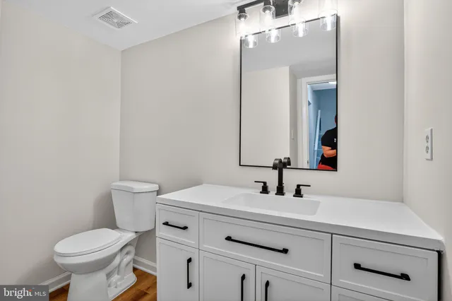 $519,000 | 1160 Lisa Court, Herndon, VA 20170