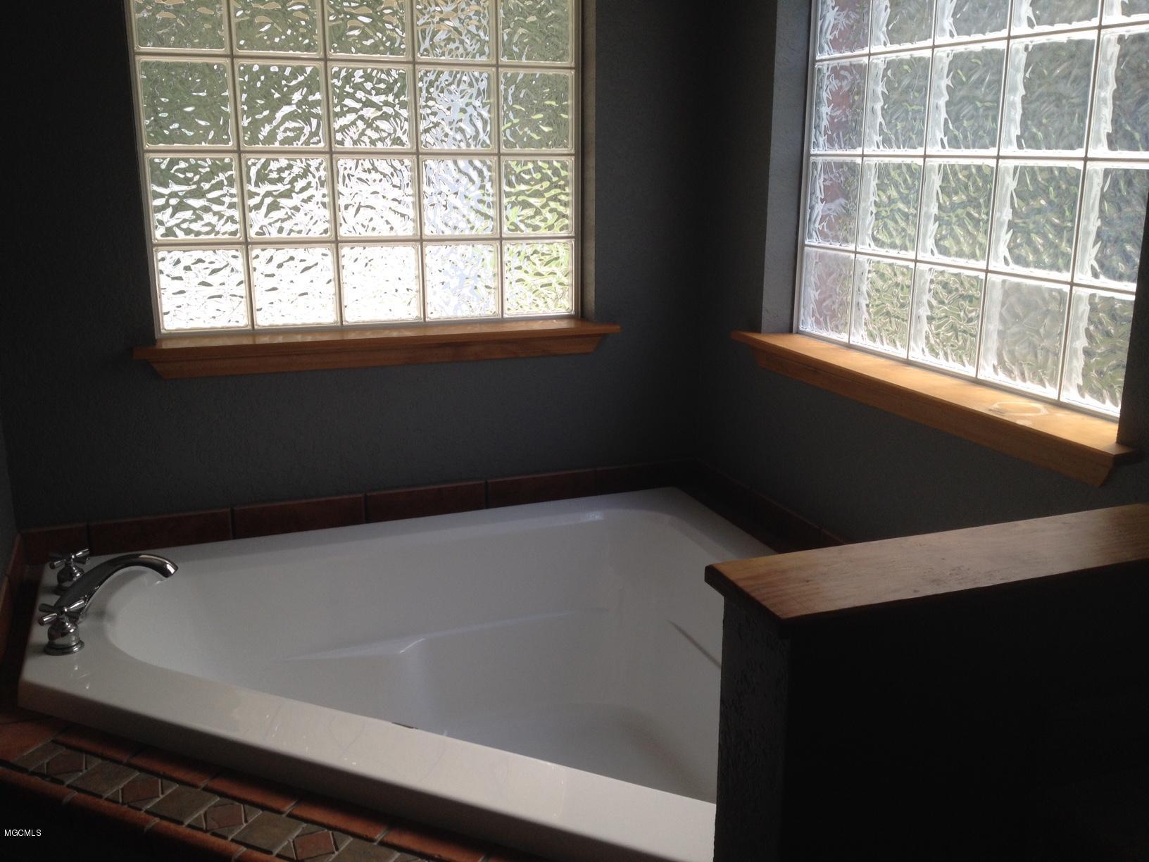 15725 Cruthirds Road Vancleave, MS 39565 - Photo 13 of 30 MASTER BA TUB