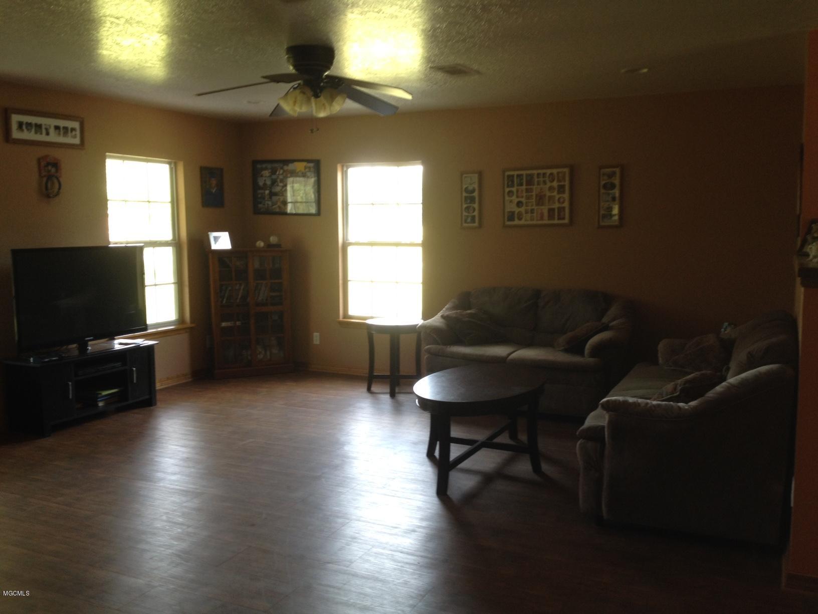15725 Cruthirds Road Vancleave, MS 39565 - Photo 3 of 30 LIVING ROOM
