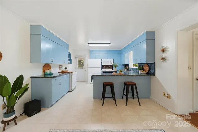 $275,000 | 210 7th Avenue Southwest, Conover, NC 28613