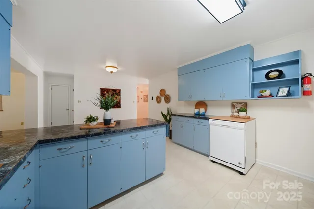 $275,000 | 210 7th Avenue Southwest, Conover, NC 28613