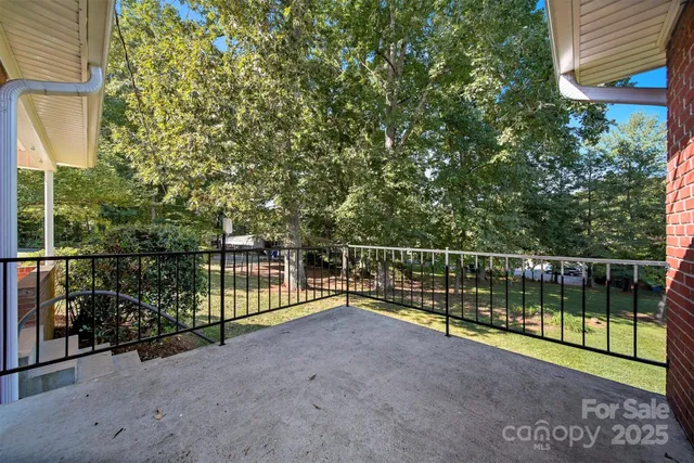 $275,000 | 210 7th Avenue Southwest, Conover, NC 28613