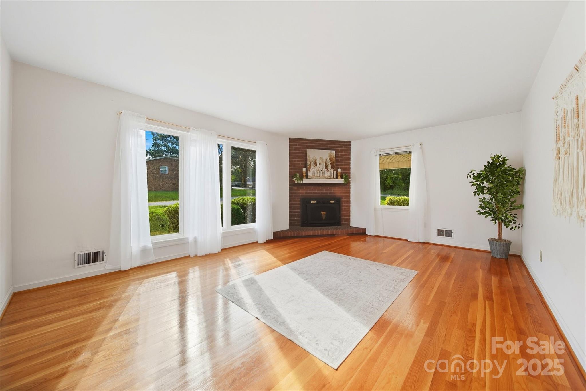 210 7th Avenue Southwest Conover, NC 28613 - Photo 6 of 41