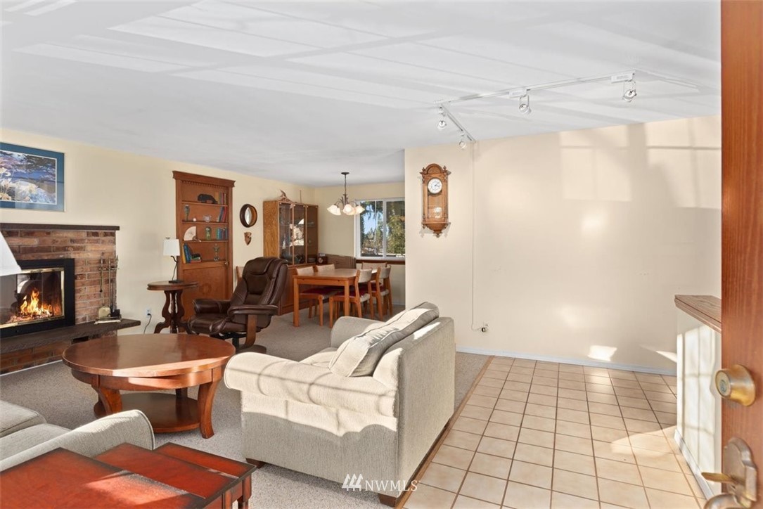 9503 215th Street Southwest Edmonds, WA 98020 - Photo 6 of 35 Gallery Image 6