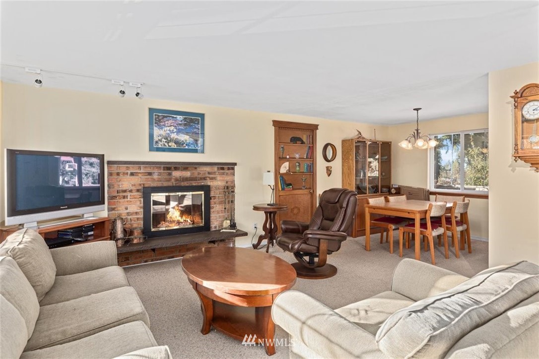 9503 215th Street Southwest Edmonds, WA 98020 - Photo 7 of 35 Gallery Image 7